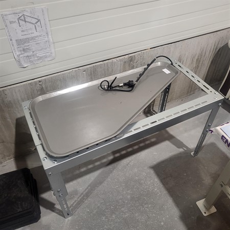 Maateline 300 kg säädettävä syvyys.
