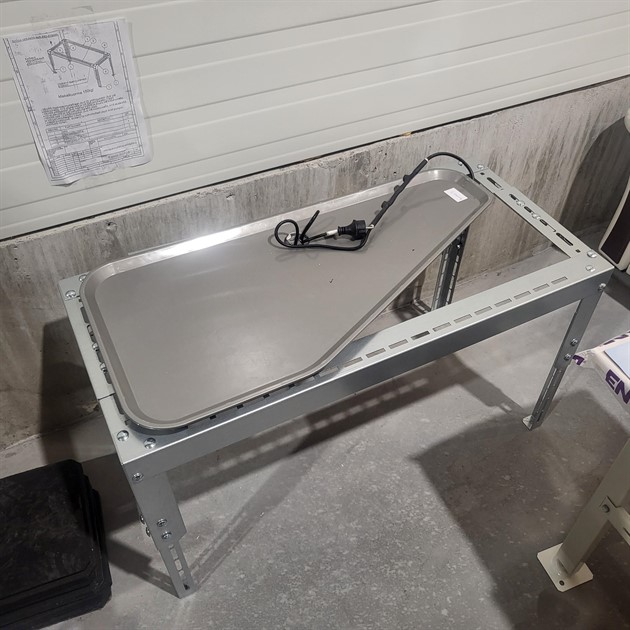 Maateline 300 kg säädettävä syvyys.